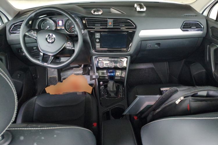 Used Volkswagen Tiguan L 2019 330TSI Automatic Two-Wheel Drive Smart Luxury Version China VI Standard Center Console