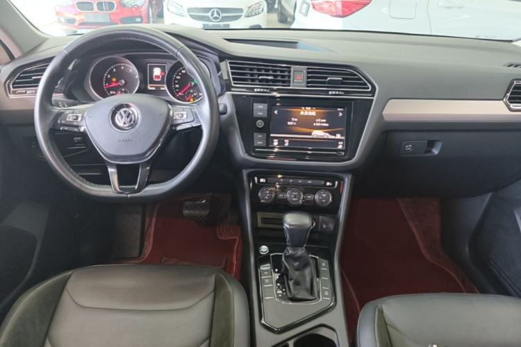 Used Volkswagen Tiguan L 2019 330TSI Automatic Two-Wheel Drive Panoramic Comfort Edition China VI Standard Center Console