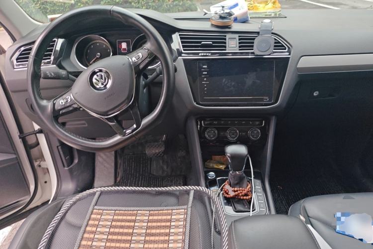 Used Volkswagen Tiguan L 2019 330TSI Automatic Two-Wheel Drive Smart Luxury Version China VI Standard Center Console