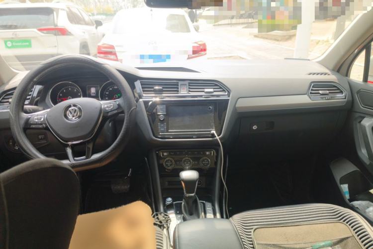 Used Volkswagen Tiguan L 2019 330TSI Automatic Two-Wheel Drive Smart Luxury Version China VI Standard Center Console