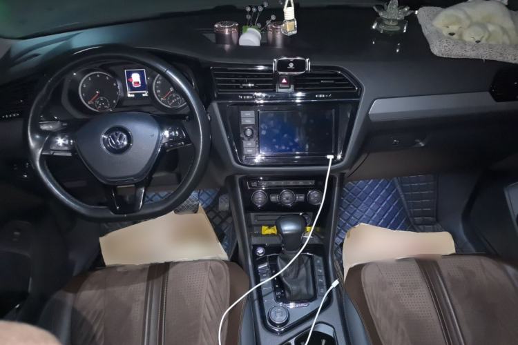 Used Volkswagen Tiguan L 2019 380TSI Automatic All-Wheel Drive Luxury Edition China VI Standard Center Console