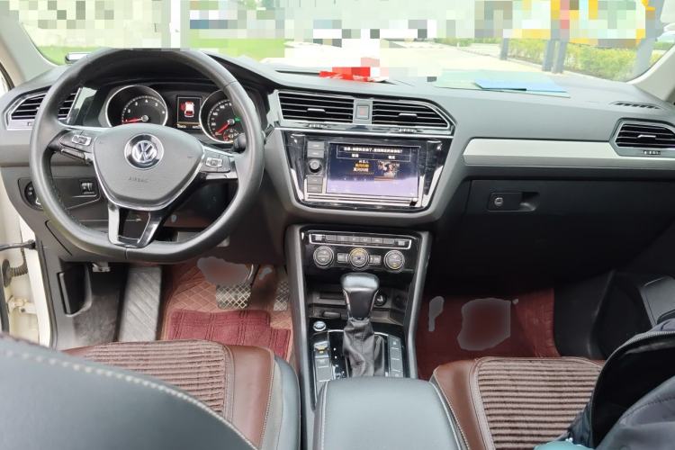 Used Volkswagen Tiguan L 2019 330TSI Automatic Two-Wheel Drive Panoramic Comfort Edition China VI Standard Center Console