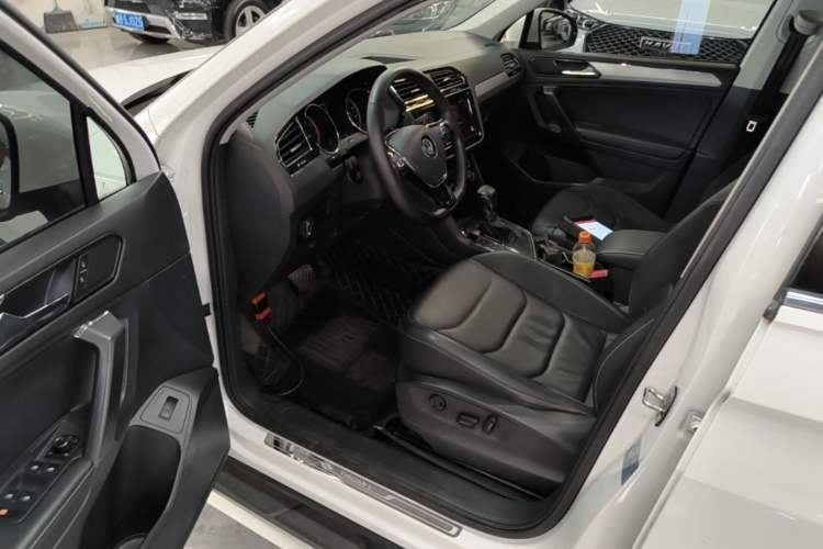 Used Volkswagen Tiguan L 2019 330TSI Automatic Two-Wheel Drive Smart Luxury Version China V Emission Standard Driver Seat