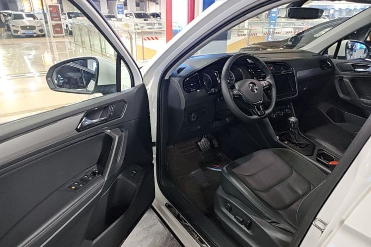 Used Volkswagen Tiguan L 2019 330TSI Automatic Two-Wheel Drive Smart Luxury Version China VI Standard Driver Seat