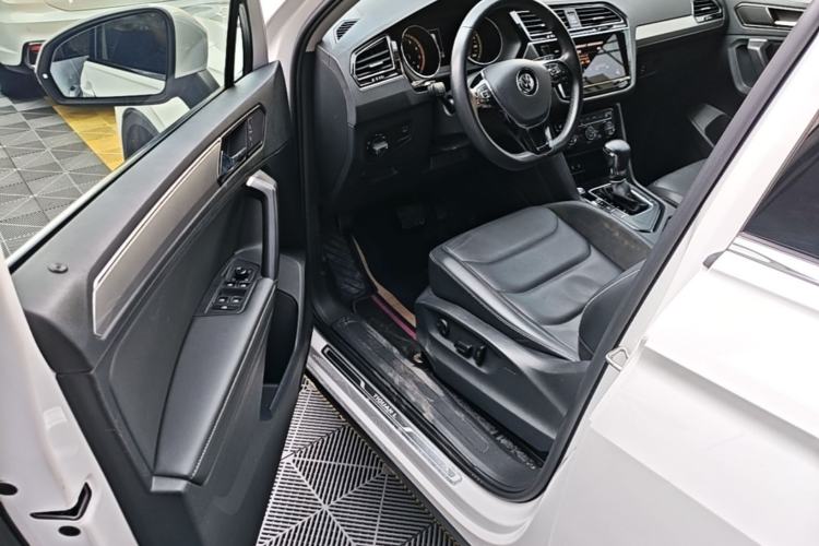 Used Volkswagen Tiguan L 2019 Updated Version 330TSI Automatic Two-Wheel Drive Panoramic Comfort Edition China VI Standard Driver Seat