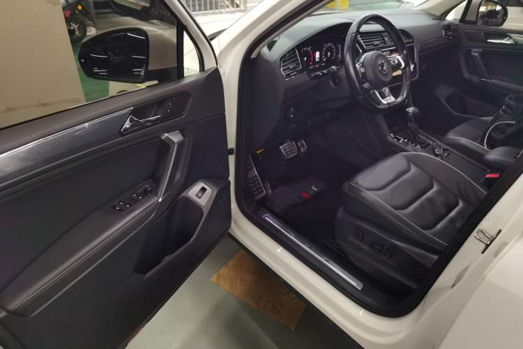 Used Volkswagen Tiguan L 2019 Restyled 330TSI Automatic Two-Wheel Drive R-Line Flagship Version China VI Standard Driver Seat