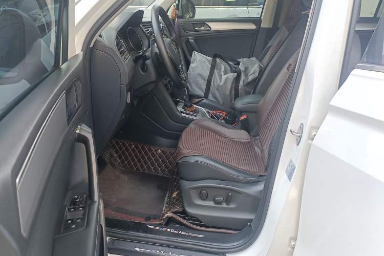 Used Volkswagen Tiguan L 2019 Revised Version 330TSI Automatic Two-Wheel Drive Panoramic Comfort Edition China V Standard Driver Seat