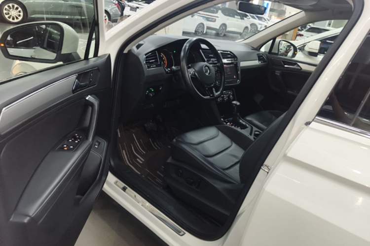 Used Volkswagen Tiguan L 2019 Revised 330TSI Automatic Two-Wheel Drive Smart & Luxury Edition China VI Standard Driver Seat