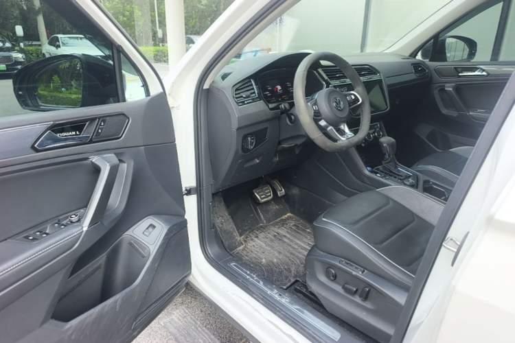 Used Volkswagen Tiguan L 2019 380TSI Automatic All-Wheel Drive R-Line Flagship 7-Seater China VI Standard Driver Seat