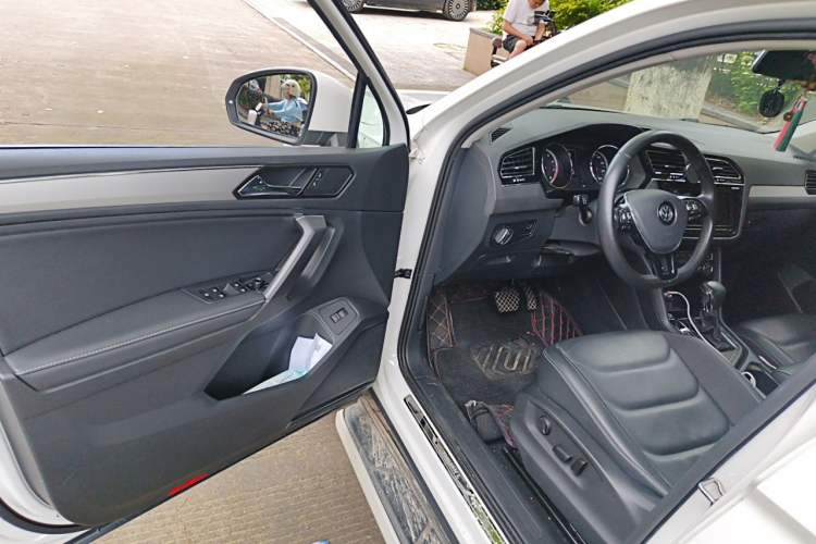 Used Volkswagen Tiguan L 2019 330TSI Automatic Two-Wheel Drive Smart Luxury Version China VI Standard Driver Seat