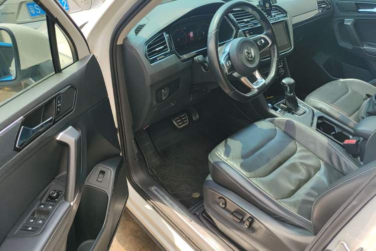 Used Volkswagen Tiguan L 2019 330TSI Automatic Two-Wheel Drive R-Line Flagship Model China VI Standard Driver Seat