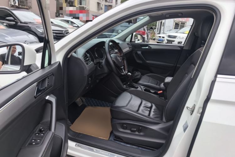 Used Volkswagen Tiguan L 2019 Updated Version 330TSI Automatic Two-Wheel Drive Panoramic Comfort Edition China VI Standard Driver Seat