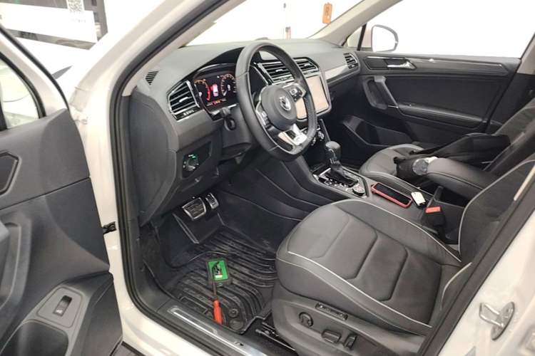 Used Volkswagen Tiguan L 2019 380TSI Automatic All-Wheel Drive R-Line Flagship 7-Seater China VI Standard Driver Seat