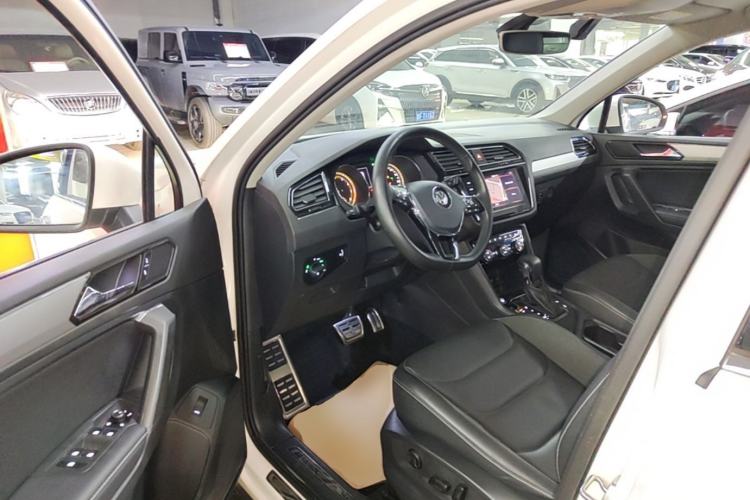 Used Volkswagen Tiguan L 2019 Revised 330TSI Automatic Two-Wheel Drive Smart & Luxury Edition China VI Standard Driver Seat
