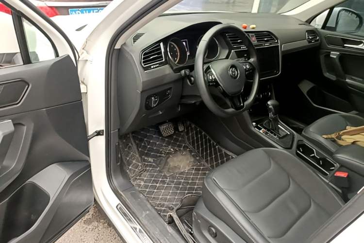 Used Volkswagen Tiguan L 2019 Updated Version 330TSI Automatic Two-Wheel Drive Panoramic Comfort Edition China VI Standard Driver Seat