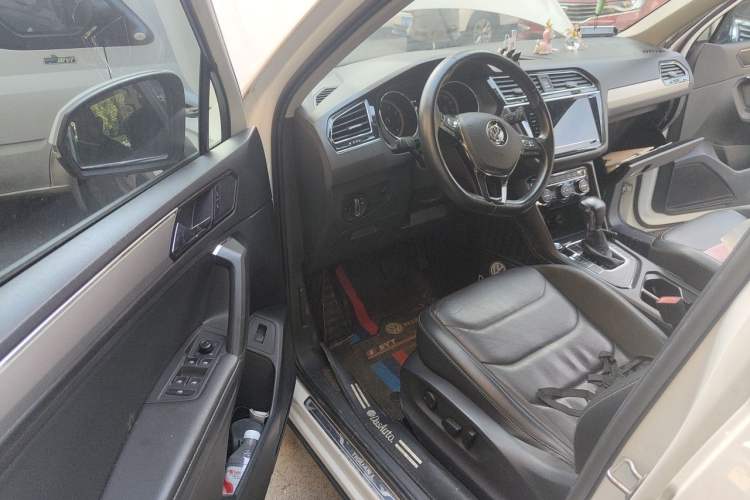 Used Volkswagen Tiguan L 2019 330TSI Automatic Two-Wheel Drive Smart Luxury Version China VI Standard Driver Seat