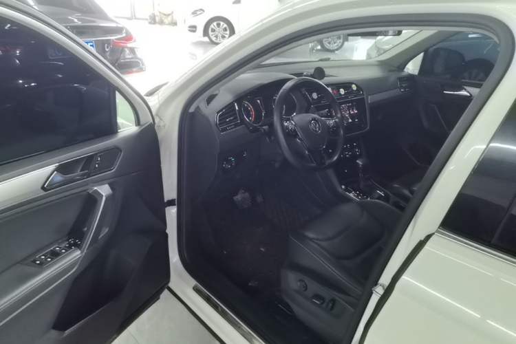 Used Volkswagen Tiguan L 2019 Updated Version 330TSI Automatic Two-Wheel Drive Panoramic Comfort Edition China VI Standard Driver Seat