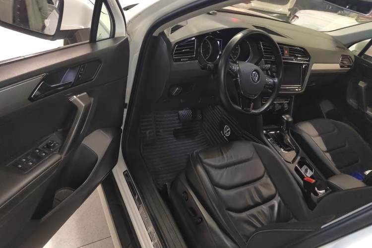 Used Volkswagen Tiguan L 2019 330TSI Automatic Two-Wheel Drive Panoramic Comfort Edition China V Standard Driver Seat