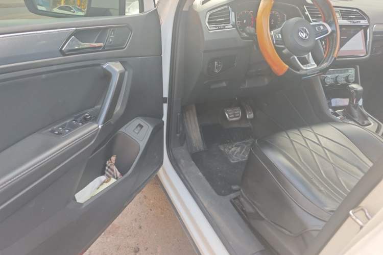 Used Volkswagen Tiguan L 2019 330TSI Automatic Two-Wheel Drive R-Line Flagship Model China VI Standard Driver Seat