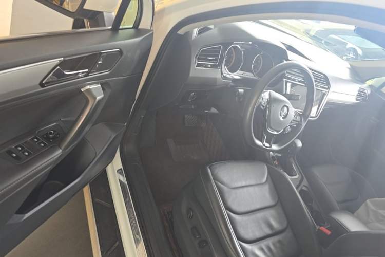 Used Volkswagen Tiguan L 2019 Updated Version 330TSI Automatic Two-Wheel Drive Panoramic Comfort Edition China VI Standard Driver Seat