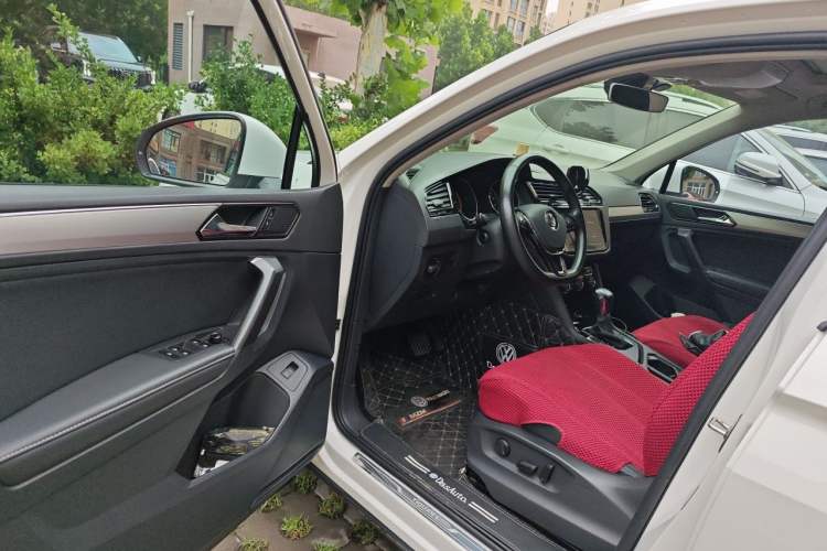Used Volkswagen Tiguan L 2019 Revised 330TSI Automatic Two-Wheel Drive Smart & Luxury Edition China VI Standard Driver Seat