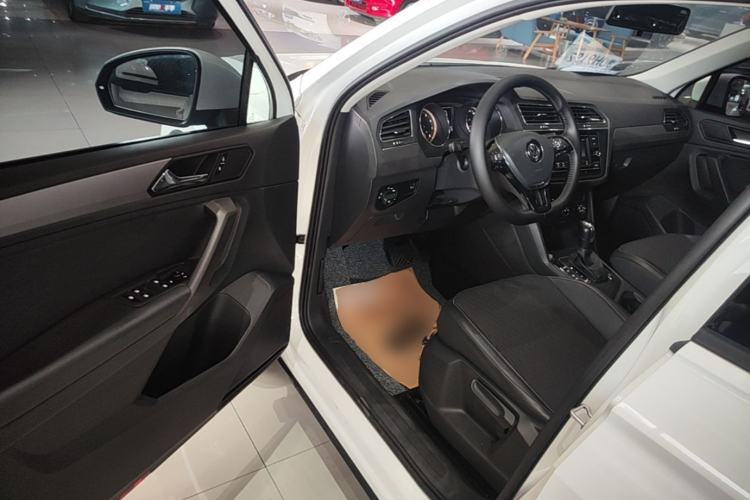 Used Volkswagen Tiguan L 2019 330TSI Automatic Two-Wheel Drive Luxury Edition China VI Standard Driver Seat