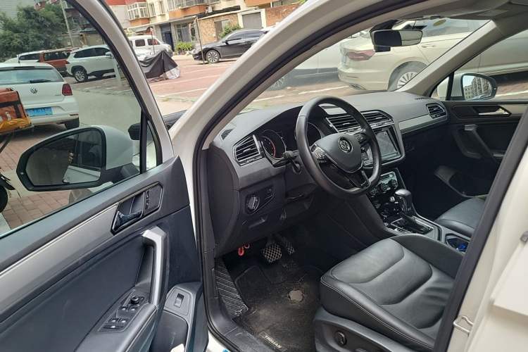 Used Volkswagen Tiguan L 2019 330TSI Automatic Two-Wheel Drive Smart Luxury Version China VI Standard Driver Seat