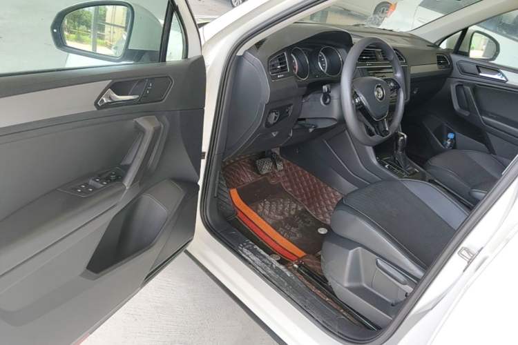 Used Volkswagen Tiguan L 2019 330TSI Automatic Two-Wheel Drive Luxury Edition China V Standard Driver Seat
