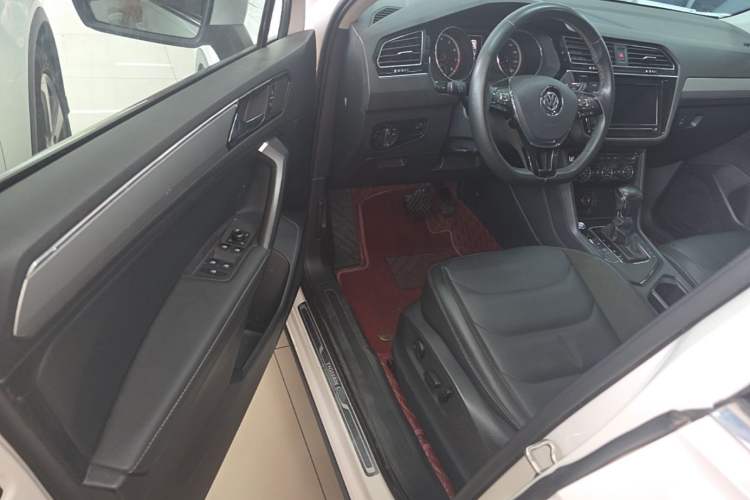 Used Volkswagen Tiguan L 2019 330TSI Automatic Two-Wheel Drive Panoramic Comfort Edition China VI Standard Driver Seat