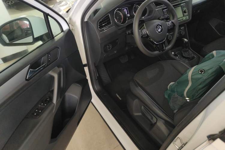 Used Volkswagen Tiguan L 2019 330TSI Automatic Two-Wheel Drive Luxury Edition China VI Standard Driver Seat