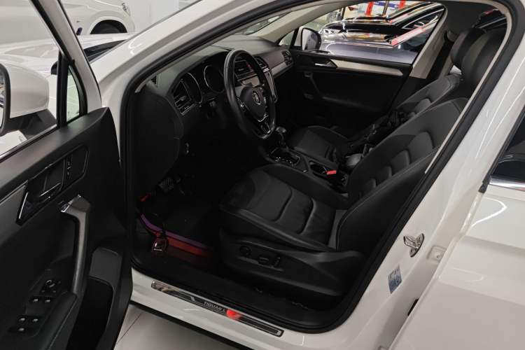 Used Volkswagen Tiguan L 2019 Updated Version 330TSI Automatic Two-Wheel Drive Panoramic Comfort Edition China VI Standard Driver Seat