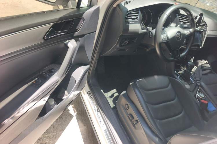Used Volkswagen Tiguan L 2019 330TSI Automatic Two-Wheel Drive Panoramic Comfort Edition China V Standard Driver Seat