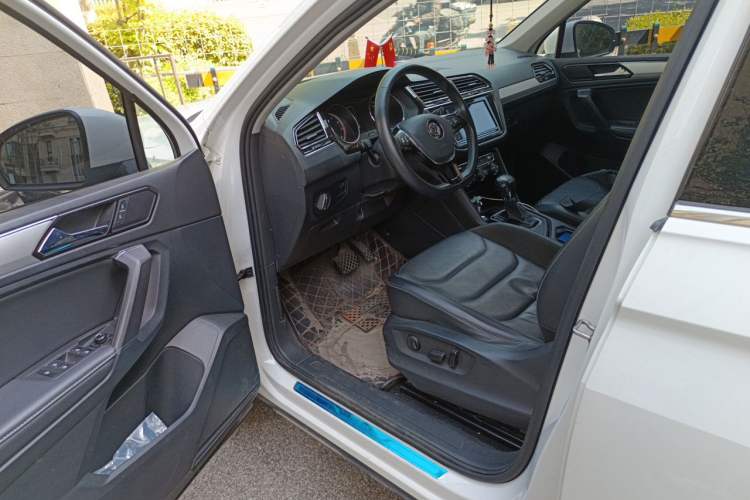 Used Volkswagen Tiguan L 2019 330TSI Automatic Two-Wheel Drive Panoramic Comfort Edition China V Standard Driver Seat
