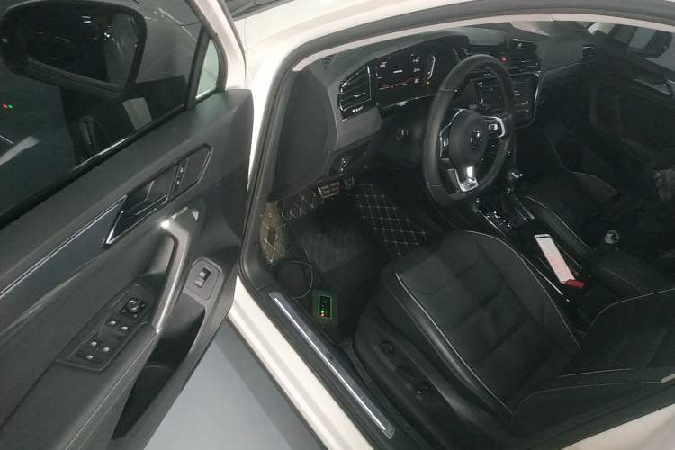 Used Volkswagen Tiguan L 2019 330TSI Automatic Two-Wheel Drive R-Line Flagship Model China VI Standard Driver Seat