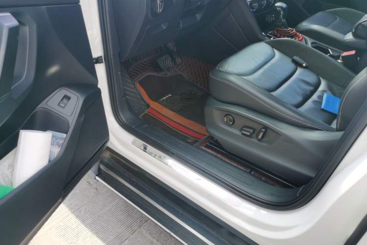 Used Volkswagen Tiguan L 2019 Revised Version 330TSI Automatic Two-Wheel Drive Intelligent Luxury Edition China V Standard Driver Seat
