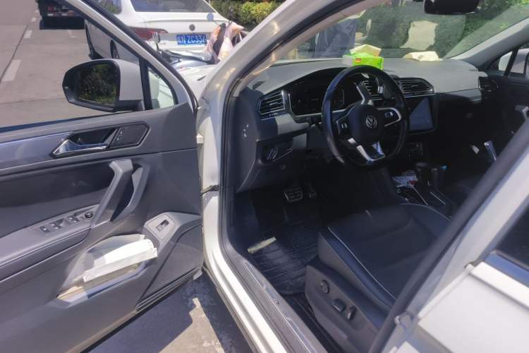 Used Volkswagen Tiguan L 2019 330TSI Automatic Two-Wheel Drive R-Line Flagship Model China VI Standard Driver Seat