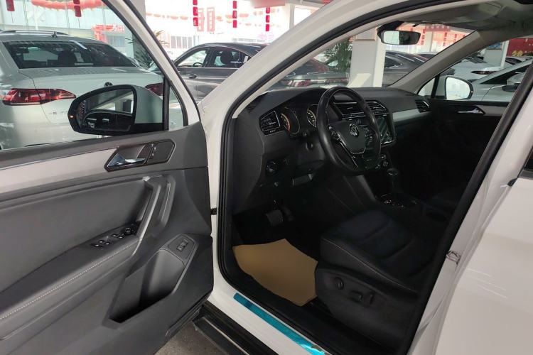 Used Volkswagen Tiguan L 2019 Revised 330TSI Automatic Two-Wheel Drive Smart & Luxury Edition China VI Standard Driver Seat