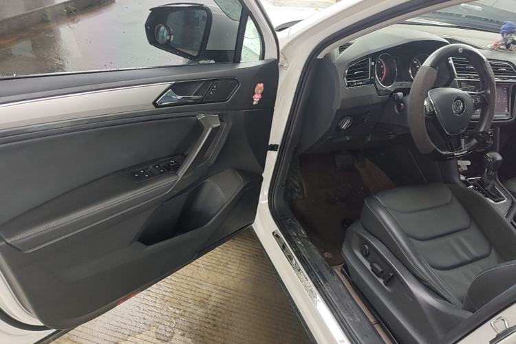 Used Volkswagen Tiguan L 2019 330TSI Automatic Two-Wheel Drive Panoramic Comfort Edition China V Standard Driver Seat