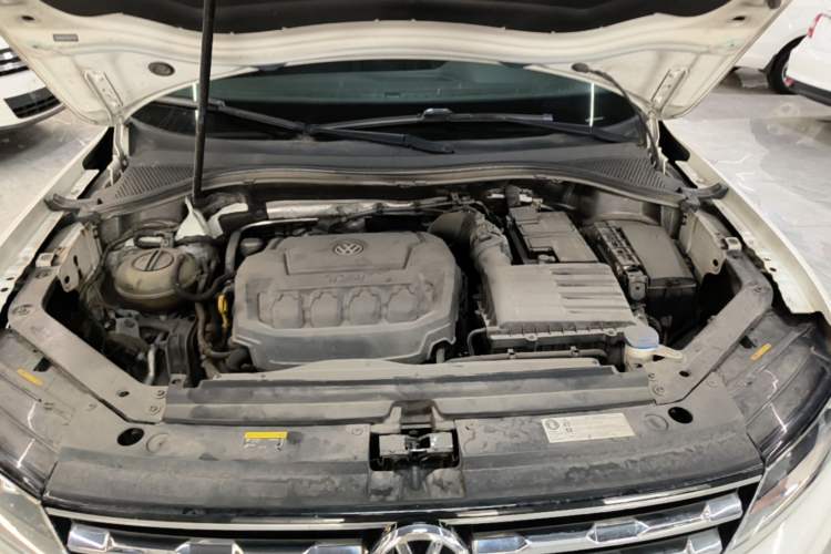 Used Volkswagen Tiguan L 2019 330TSI Automatic Two-Wheel Drive Smart Luxury Version China V Emission Standard Engine Bay