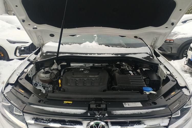 Used Volkswagen Tiguan L 2019 Revised 330TSI Automatic Two-Wheel Drive Smart & Luxury Edition China VI Standard Engine Bay
