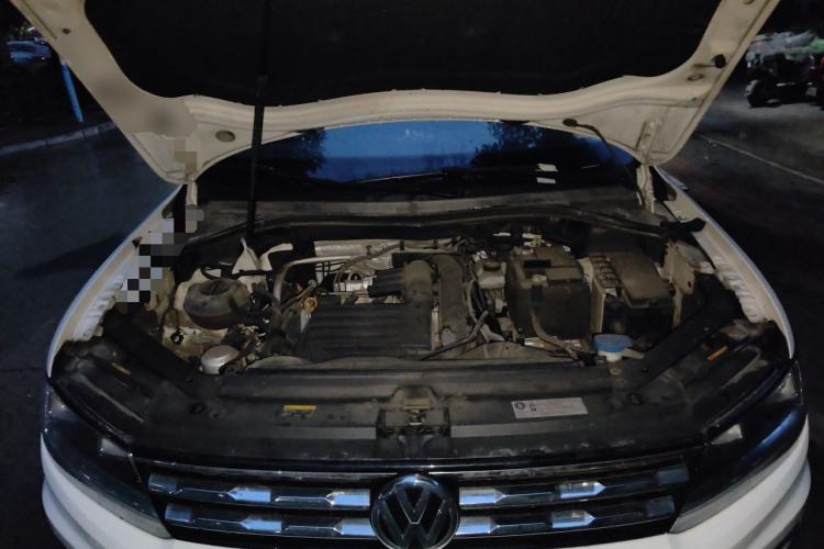 Used Volkswagen Tiguan L 2019 Revised Version 280TSI Automatic Two-Wheel Drive Panoramic Comfort Edition China VI Standard Engine Bay