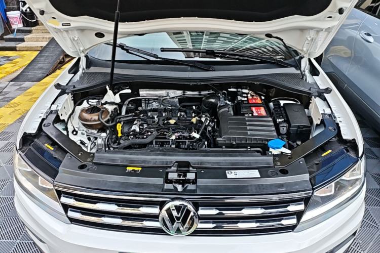 Used Volkswagen Tiguan L 2019 Updated Version 330TSI Automatic Two-Wheel Drive Panoramic Comfort Edition China VI Standard Engine Bay