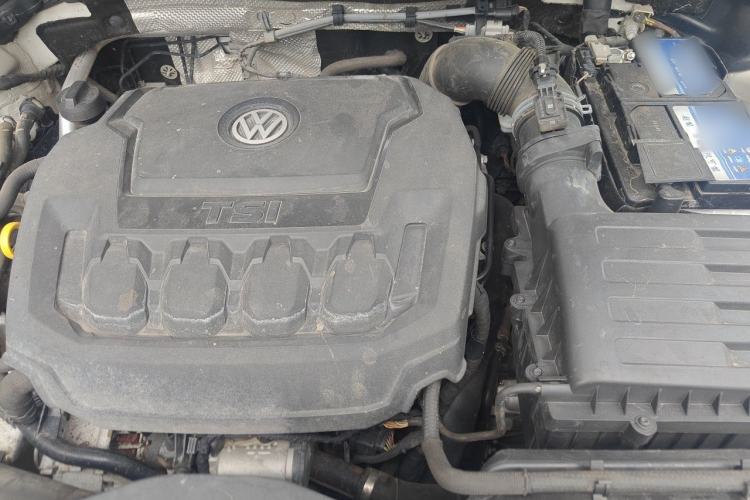 Used Volkswagen Tiguan L 2019 Updated Version 330TSI Automatic Two-Wheel Drive Panoramic Comfort Edition China VI Standard Engine Bay