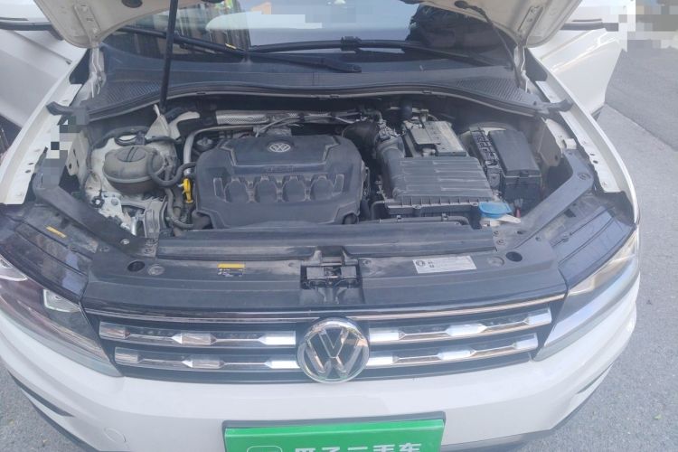 Used Volkswagen Tiguan L 2019 330TSI Automatic Two-Wheel Drive Smart Luxury Version China V Emission Standard Engine Bay