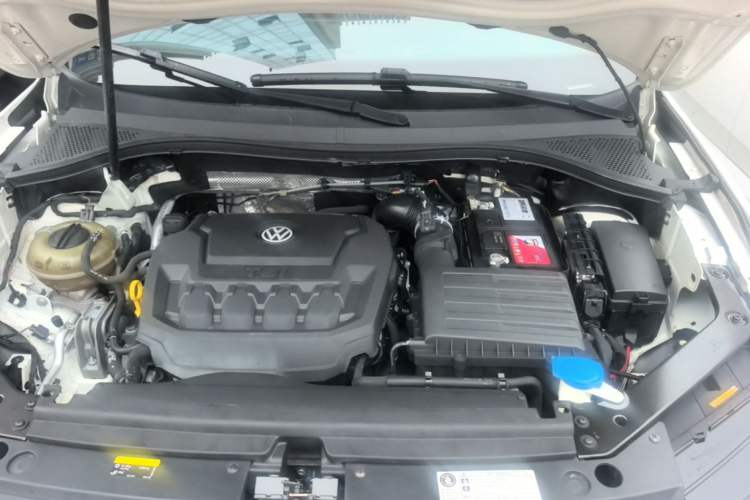 Used Volkswagen Tiguan L 2019 Updated Version 330TSI Automatic Two-Wheel Drive Panoramic Comfort Edition China VI Standard Engine Bay