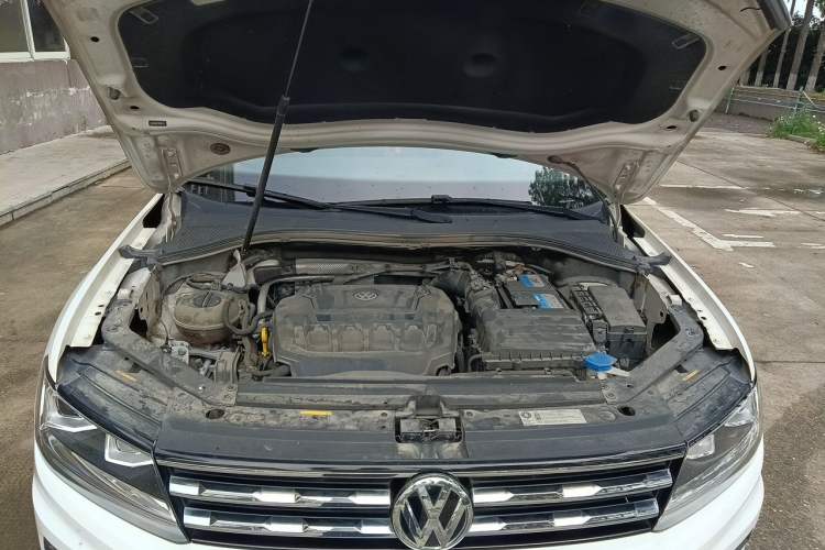 Used Volkswagen Tiguan L 2019 330TSI Automatic Two-Wheel Drive Panoramic Comfort Edition China VI Standard Engine Bay