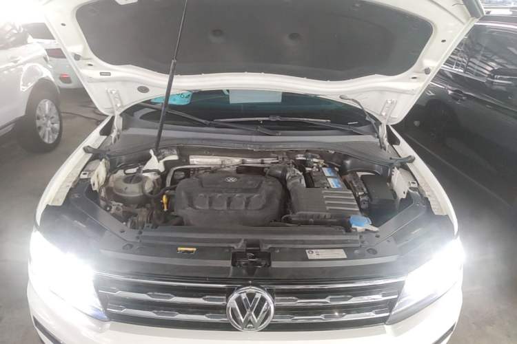 Used Volkswagen Tiguan L 2019 330TSI Automatic Two-Wheel Drive Smart Luxury Version China VI Standard Engine Bay