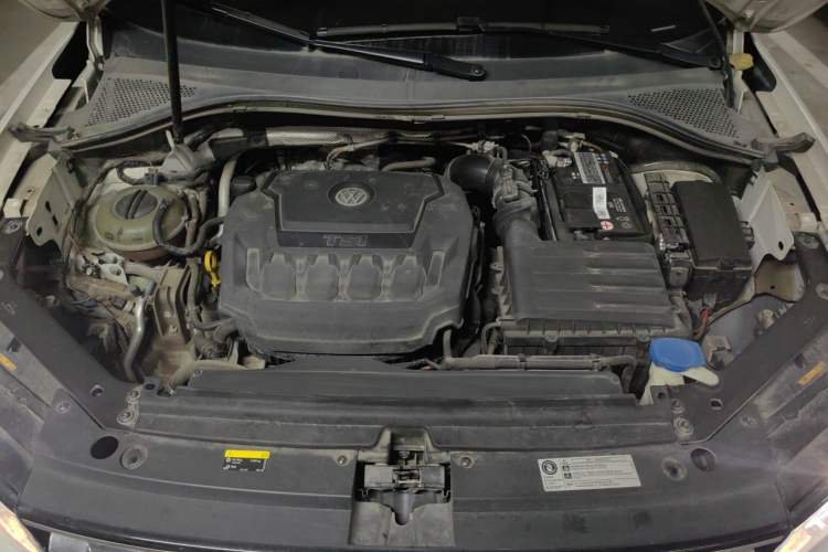 Used Volkswagen Tiguan L 2019 Updated Version 330TSI Automatic Two-Wheel Drive Panoramic Comfort Edition China VI Standard Engine Bay