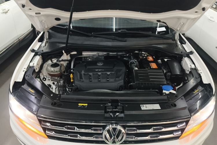 Used Volkswagen Tiguan L 2019 Revised 330TSI Automatic Two-Wheel Drive Smart & Luxury Edition China VI Standard Engine Bay