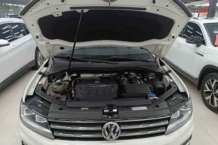 Used Volkswagen Tiguan L 2019 Revised 330TSI Automatic Two-Wheel Drive Smart & Luxury Edition China VI Standard Engine Bay